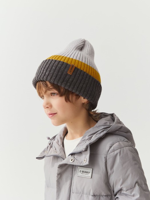 шапка тыква из смесовой шерсти однослойная колор блок "серебро" от бренда bungly вид слева