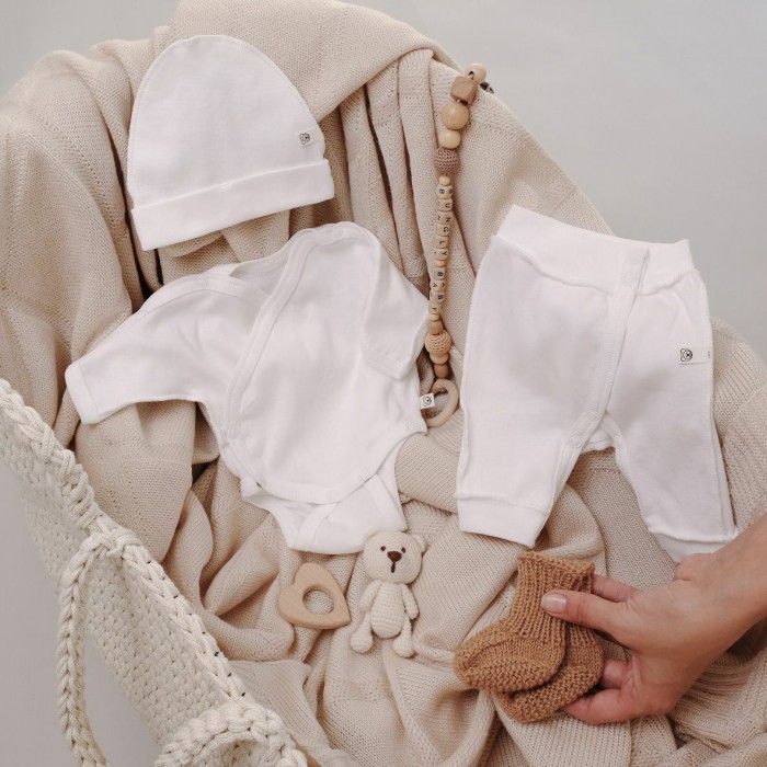 шапочка для недоношенных "тофу" 0+ по цене 349 руб вид справа