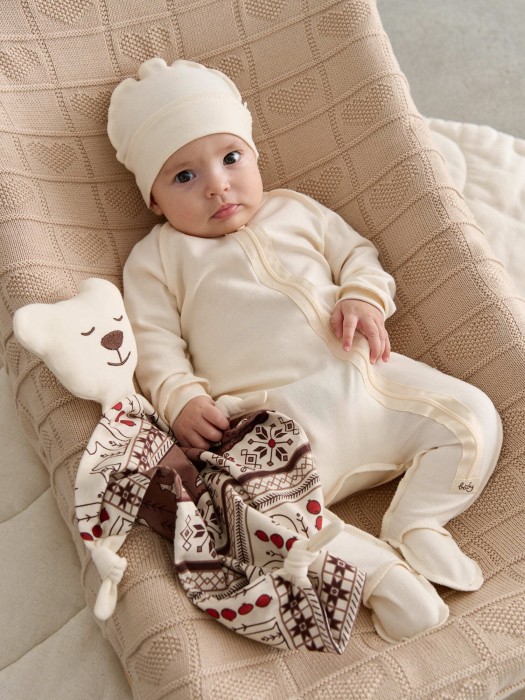 шапочка "топлёное молоко" 0+ по цене 499 руб вид справа