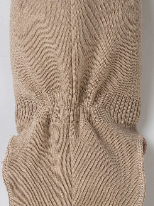 шлем зимний из смесовой шерсти "беж" с меховым помпоном по цене 2499 руб вид справа