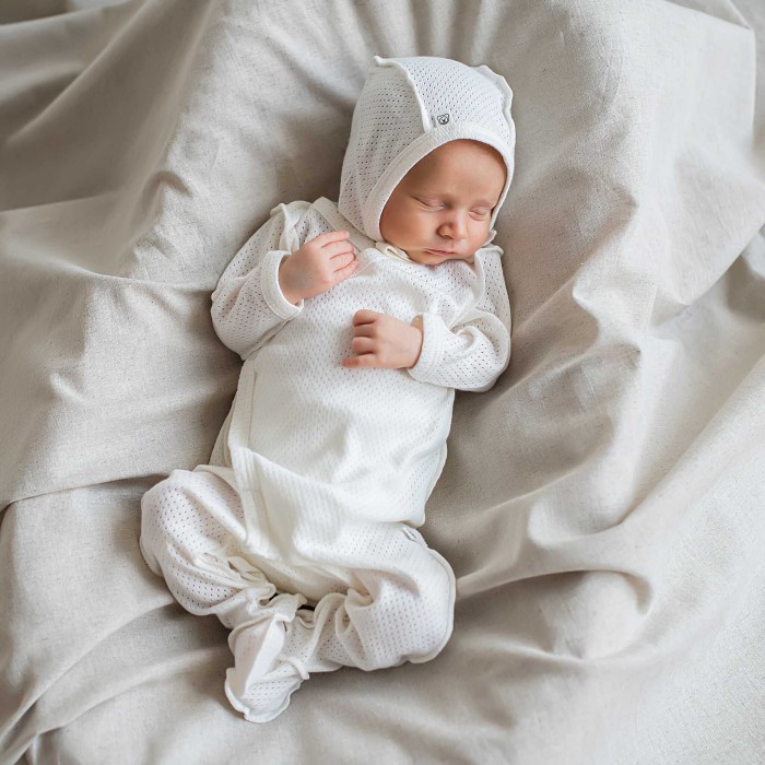 слип на кнопках "молоко" из ажурного хлопка 0+ от бренда bungly вид слева