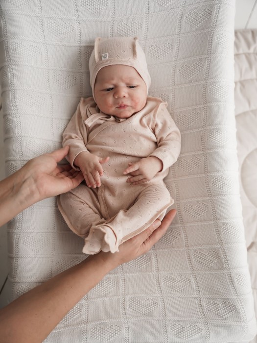 слип на кнопках "нюд" из ажурного хлопка 0+ из россии вид сбоку