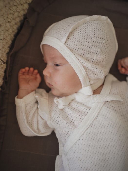 Товар молочного цвета с внутренней стороны