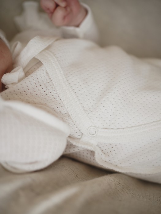 слип на кнопках с крылышками "молоко" из ажурного хлопка 0+ из хлопка спереди