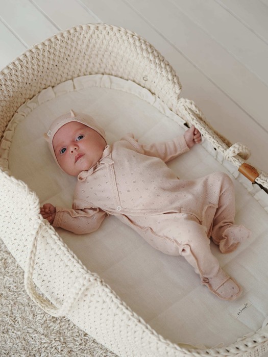 слип на кнопках с крылышками "нюд" из ажурного хлопка 0+ от бренда bungly вид слева