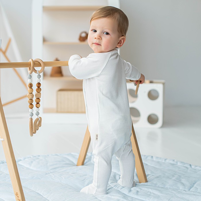 слип на кнопках "сливки" 0+ универсального стиля с лицевой стороны