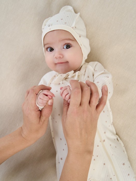 Товар бежевого цвета с внутренней стороны