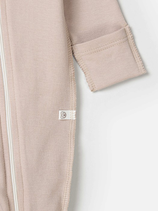 слип с закрытой ножкой "крем-брюле" 0+ по цене 1799 руб вид справа