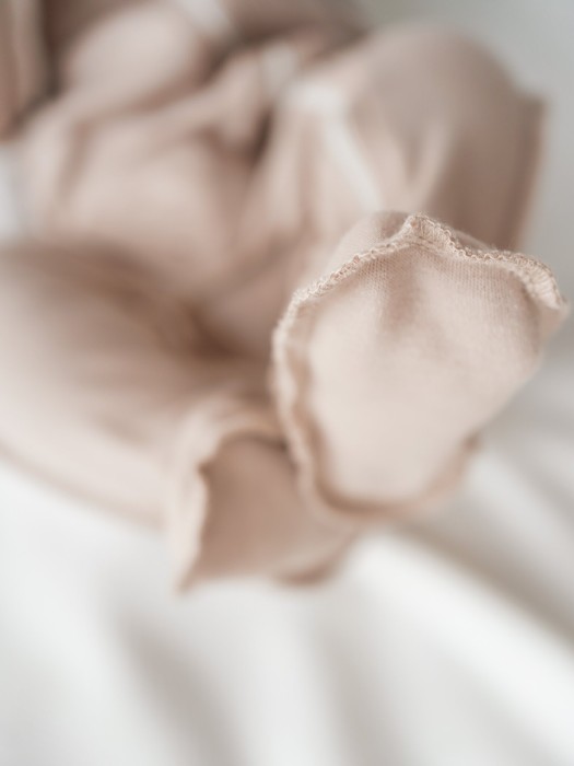 Товар крем-брюле цвета с внутренней стороны