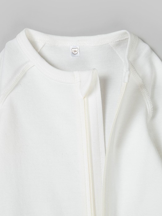 слип с закрытой ножкой "сливки" 0+ по цене 1799 руб вид справа