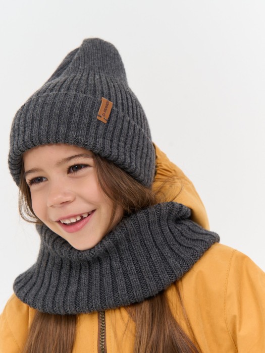 снуд из смесовой шерсти "графит" вертикальная вязка от бренда bungly вид слева