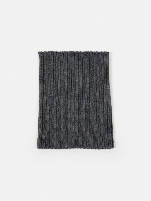 снуд из смесовой шерсти "графит" вертикальная вязка из россии вид сбоку
