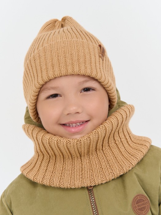 снуд из смесовой шерсти "песок" вертикальная вязка от бренда bungly вид слева