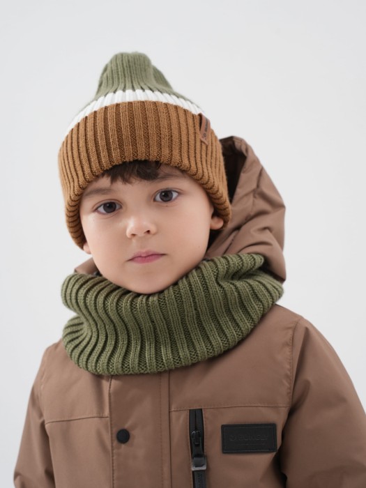 снуд из смесовой шерсти "полынь" вертикальная вязка от бренда bungly вид слева