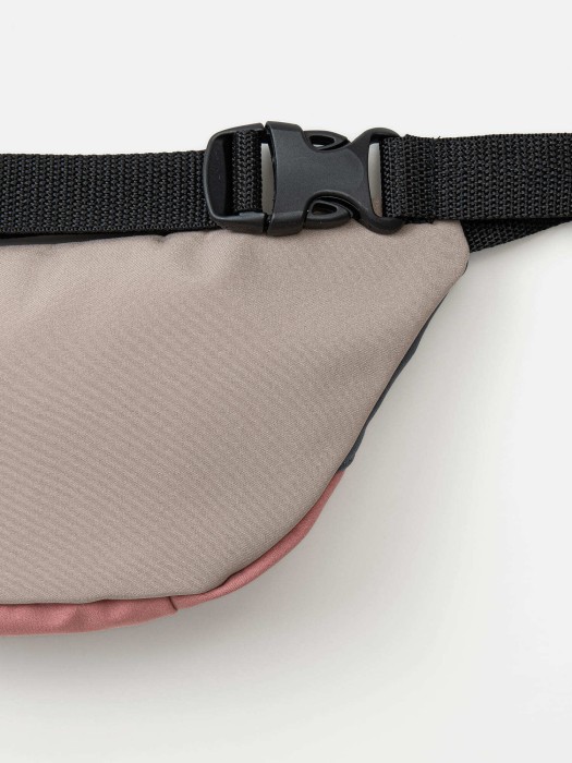 сумка бананка "пепельная роза" по цене 1499 руб вид справа