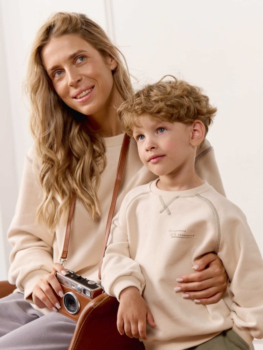 свитшот "100% обнимания" из россии вид сбоку