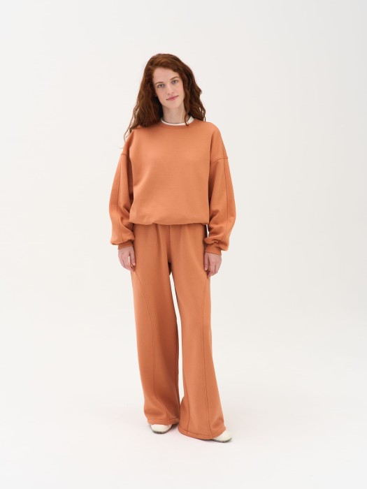 свитшот "карамель" женский утепленный от бренда bungly вид слева