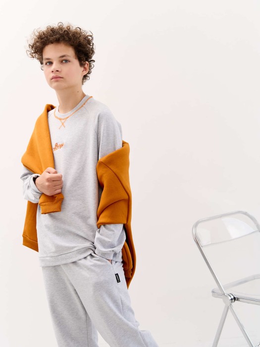 Товар серого цвета с внутренней стороны