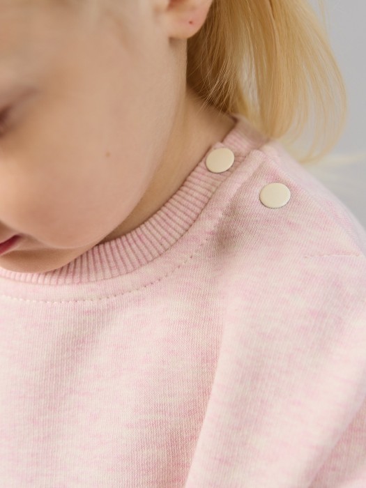 свитшот с рюшей "клубничный коктейль" утепленный 0+ по цене 1999 руб вид справа