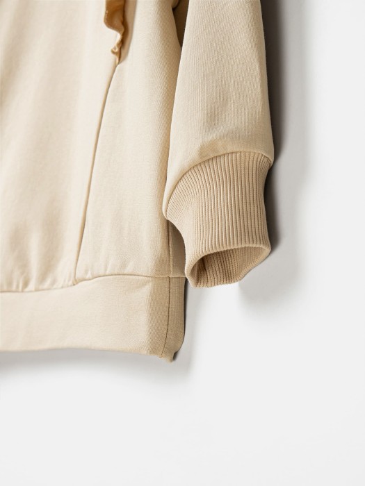 свитшот с рюшей облегченный "крем-брюле" по цене 1999 руб вид справа