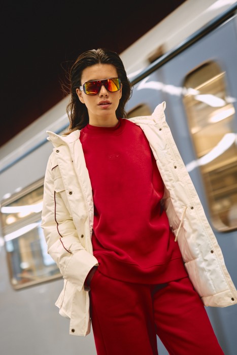 свитшот с велюровым эффектом "брусника" утепленный женский из россии вид сбоку