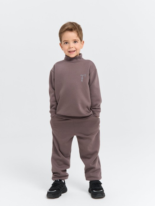 Товар шоколадного цвета с внутренней стороны