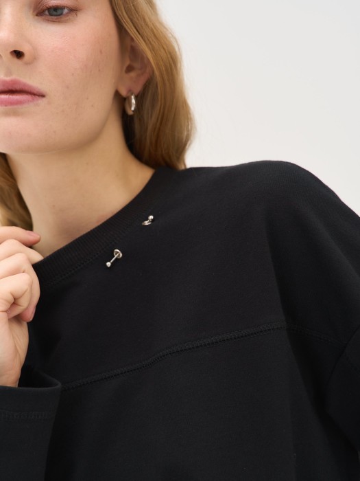 свитшот укороченный с декором "уголь" женский по цене 3003 руб вид справа