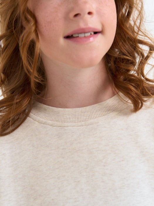 свитшот "ванильный пудинг" утепленный 7+ от бренда bungly вид слева