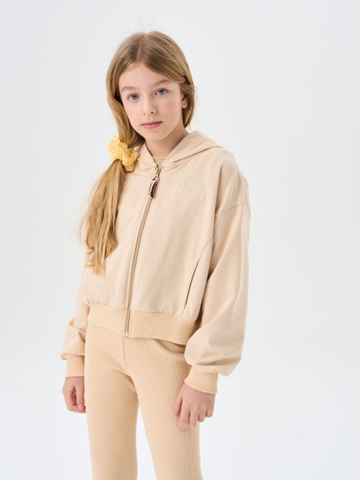 толстовка облегченная "крем-брюле" укороченная 7+ от бренда bungly вид слева