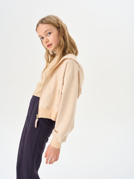 Товар крем-брюле цвета с внутренней стороны