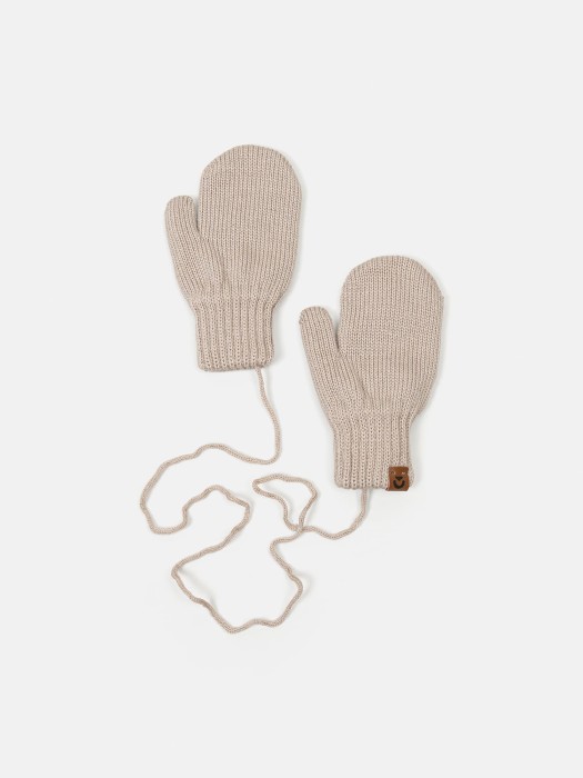 варежки вязаные на флисе "нюд" от бренда bungly вид слева