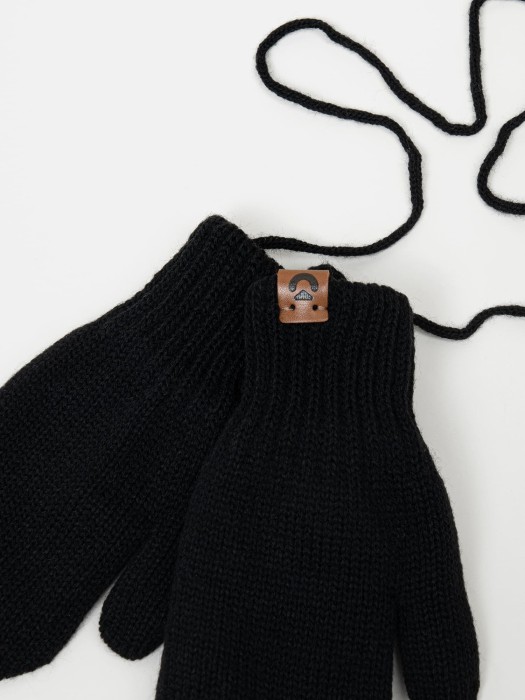 варежки вязаные на флисе "уголь" от бренда bungly вид слева