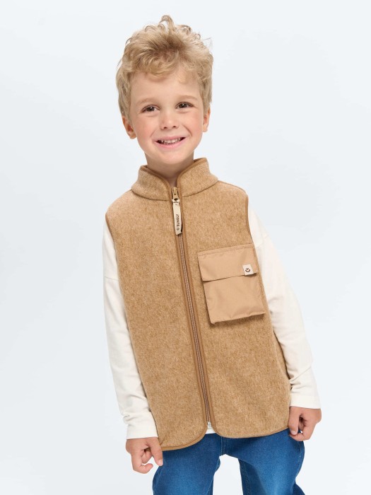 жилет флисовый "бежевый меланж" от бренда bungly вид слева