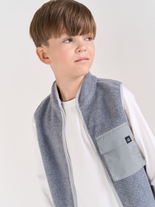 жилет флисовый "серый меланж" 7+ из флиса спереди