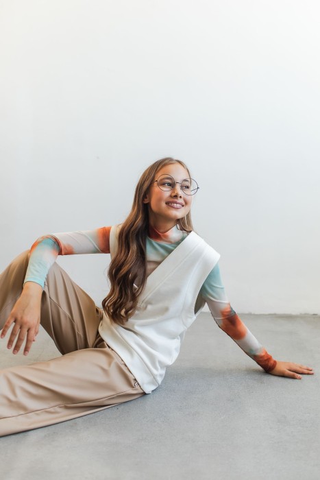 жилет "молоко" подростковый из россии вид сбоку