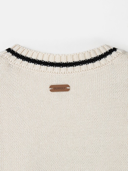 Товар белого цвета с внутренней стороны