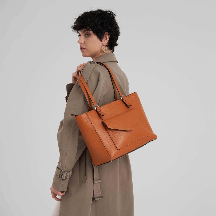 Товар оранжевого цвета с внутренней стороны