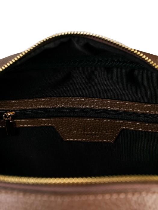 Товар коричневого цвета с внутренней стороны