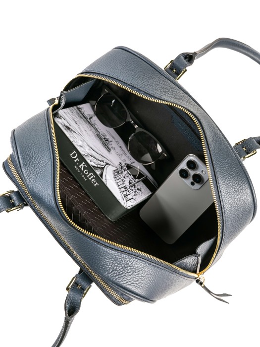 Товар синего цвета с внутренней стороны