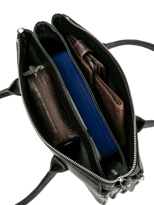 Товар черного цвета с внутренней стороны