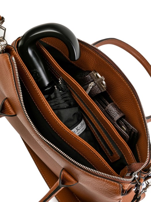 Товар коричневого цвета с внутренней стороны