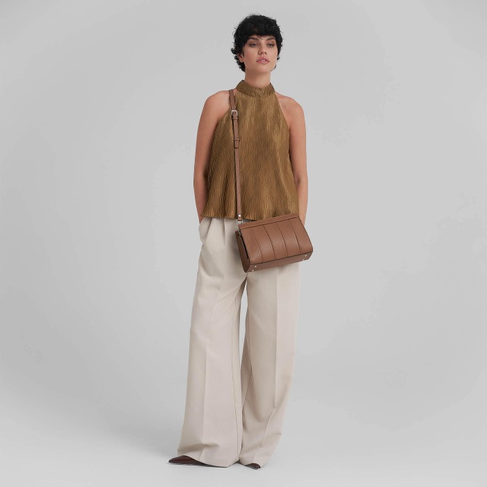 30729s-06 сумка женская от бренда dr.koffer вид слева