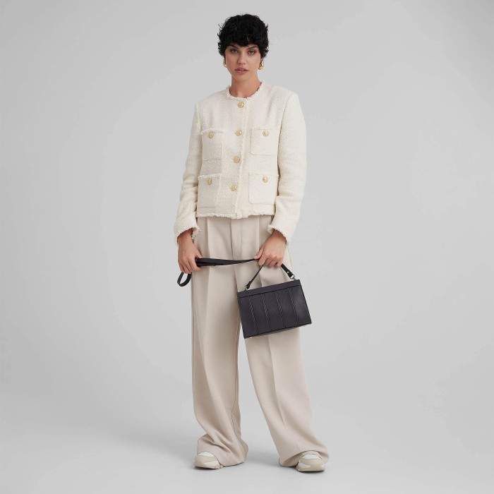 Товар фиолетового цвета с внутренней стороны