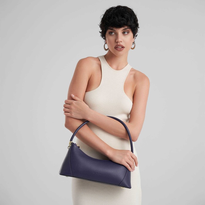 30730s-74 сумка женская от бренда dr.koffer вид слева