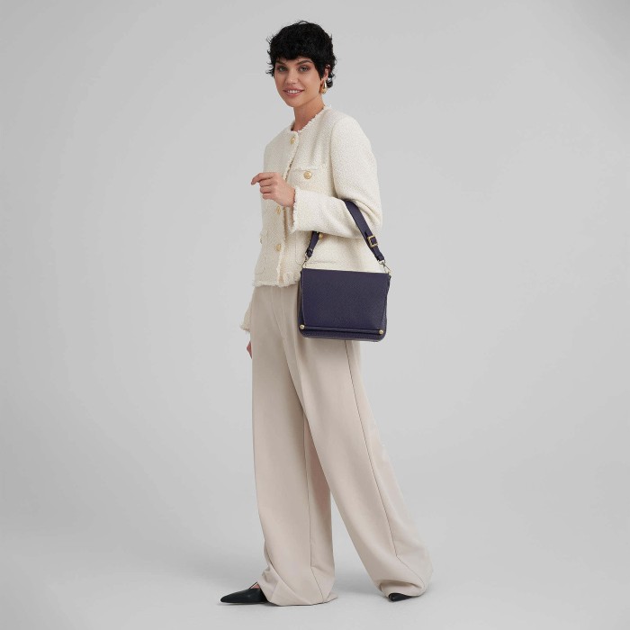 Товар фиолетового цвета с внутренней стороны