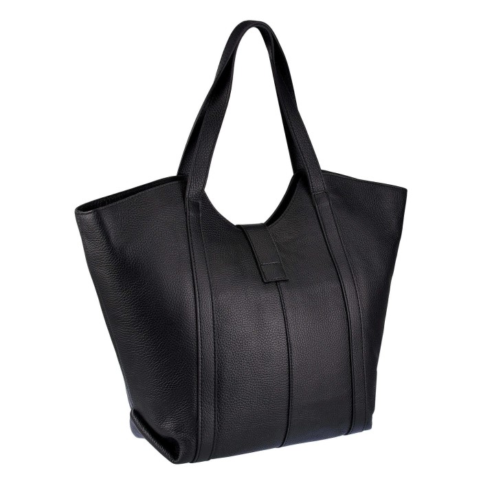 Товар черного цвета с внутренней стороны