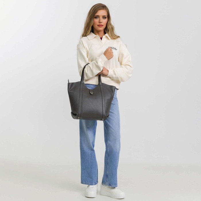 Товар серого цвета с внутренней стороны