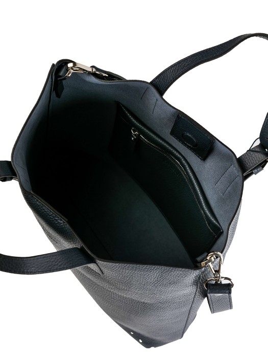 Товар синего цвета с внутренней стороны