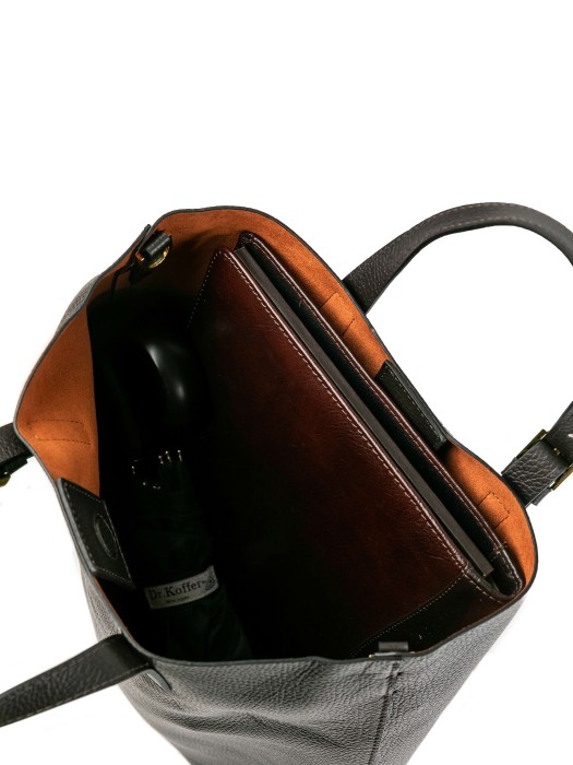 Товар коричневого цвета с внутренней стороны