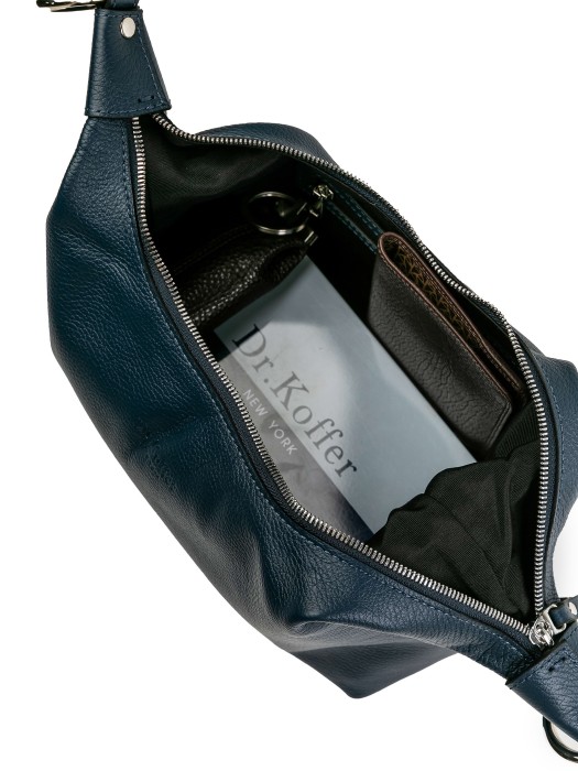 Товар синего цвета с внутренней стороны